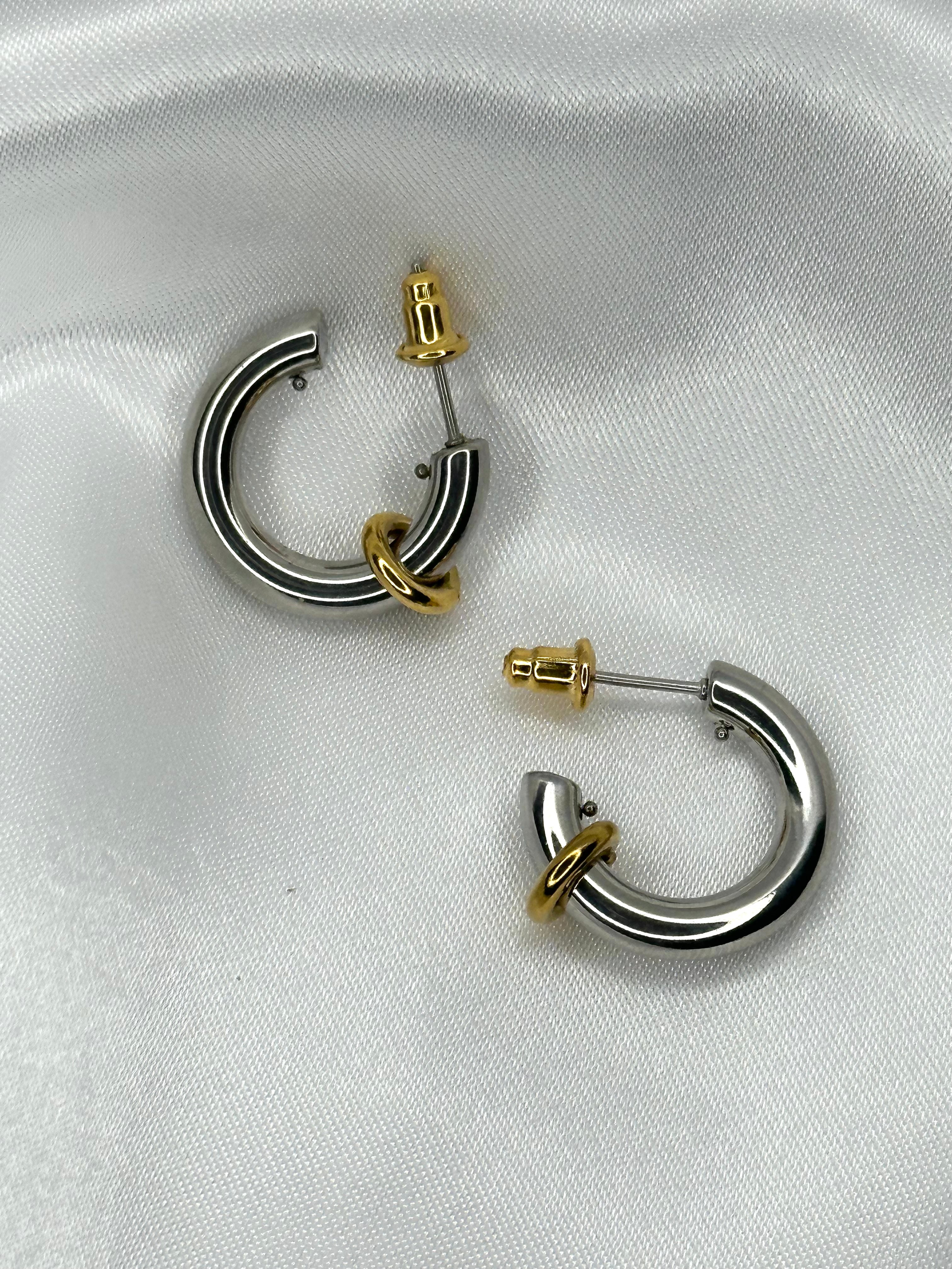 Tia Hoops