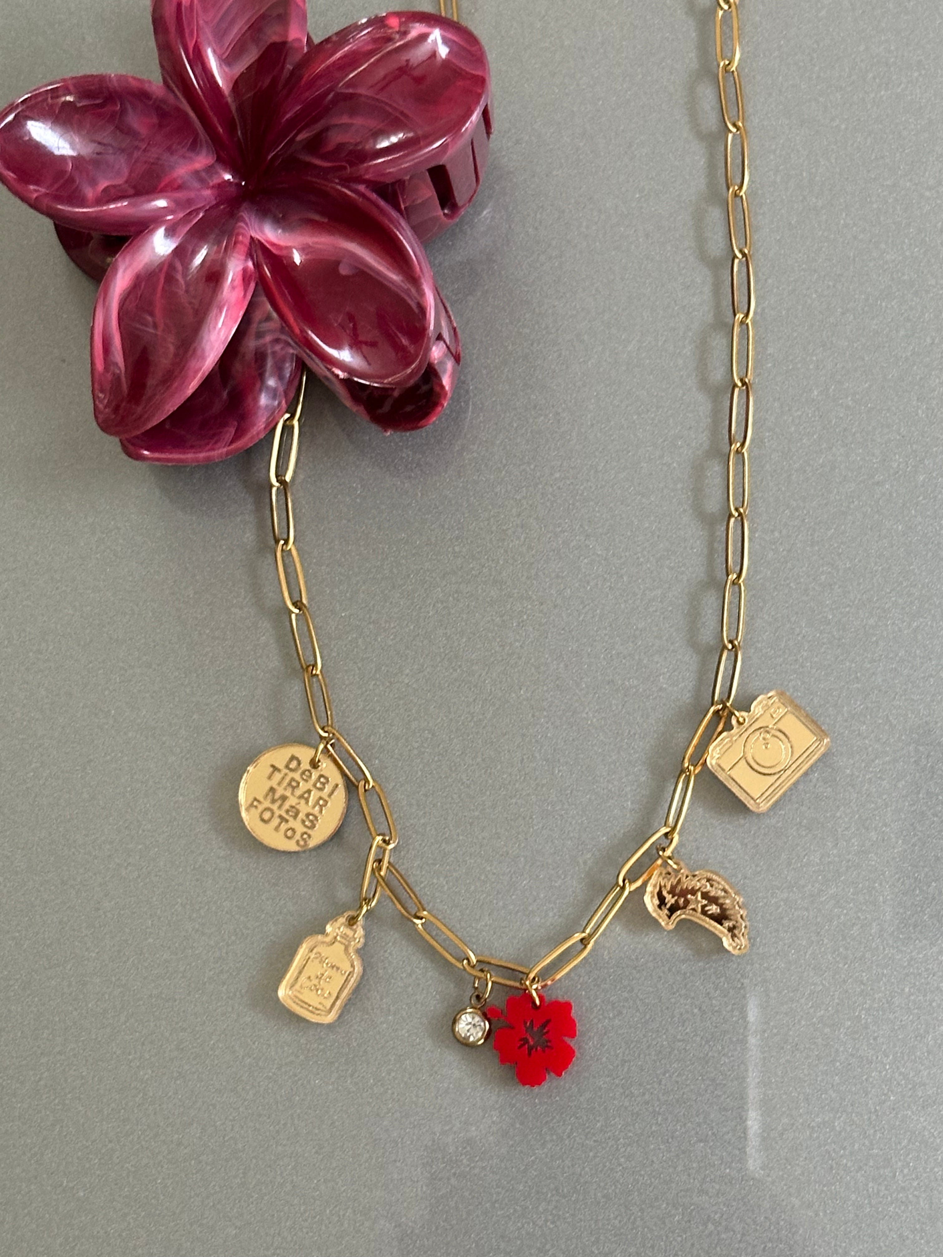 Seguimo Aqui Necklace