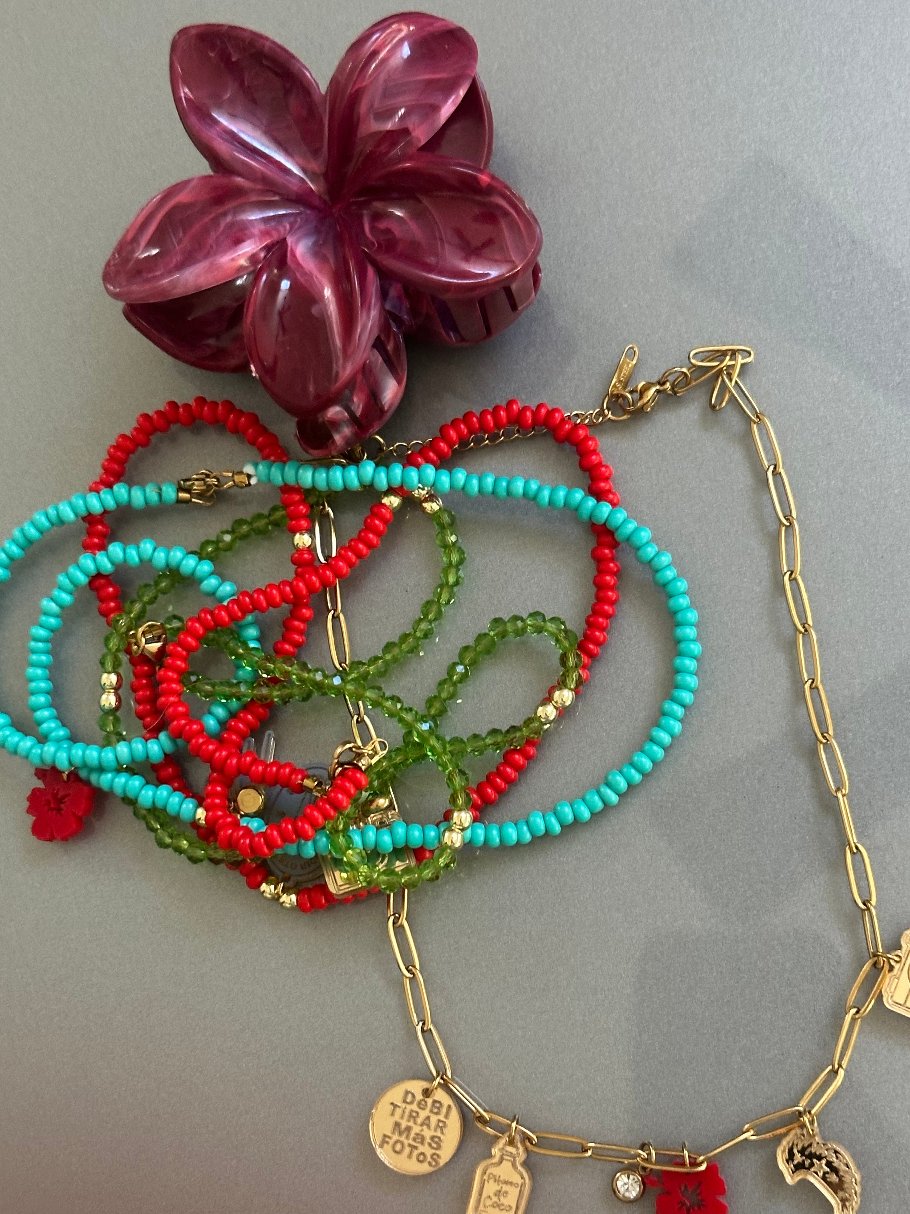 Seguimo Aqui Necklace